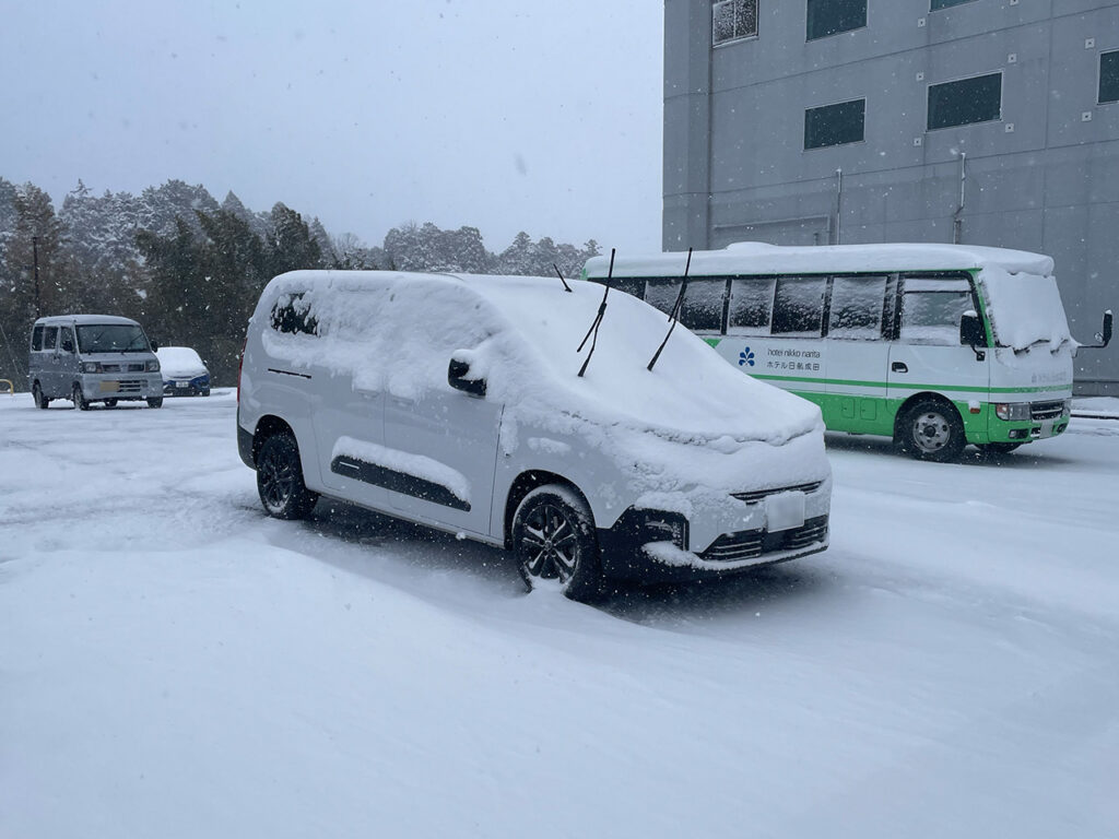 雪が降り積もったベルランゴロング